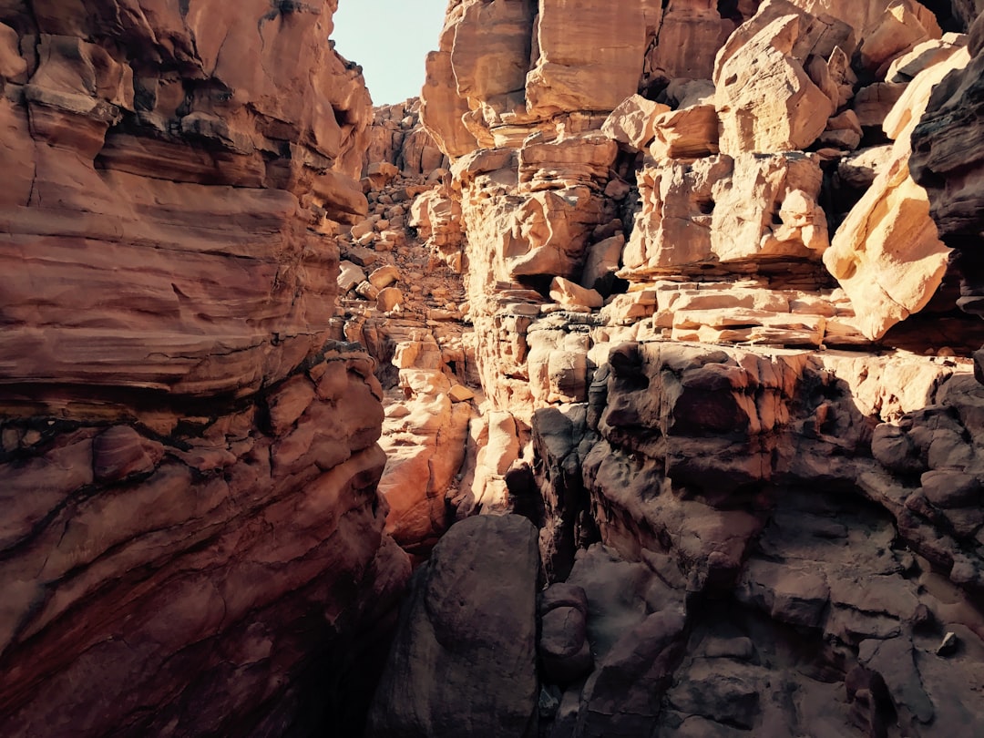Entdecken Sie Jebel Wadi Lehama: ein Naturjuwel in Ägypten | Secret World Trip Planner