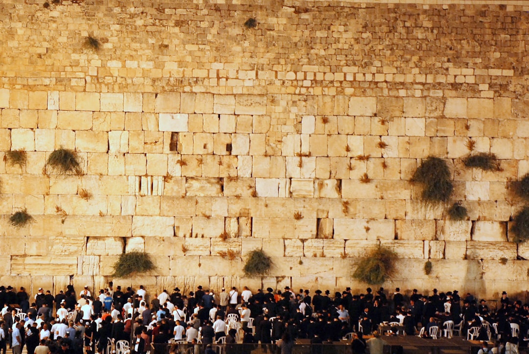Die Westmauer: Heiligkeit und Geschichte in Jerusalem - The Western Wall | Secret World Trip Planner