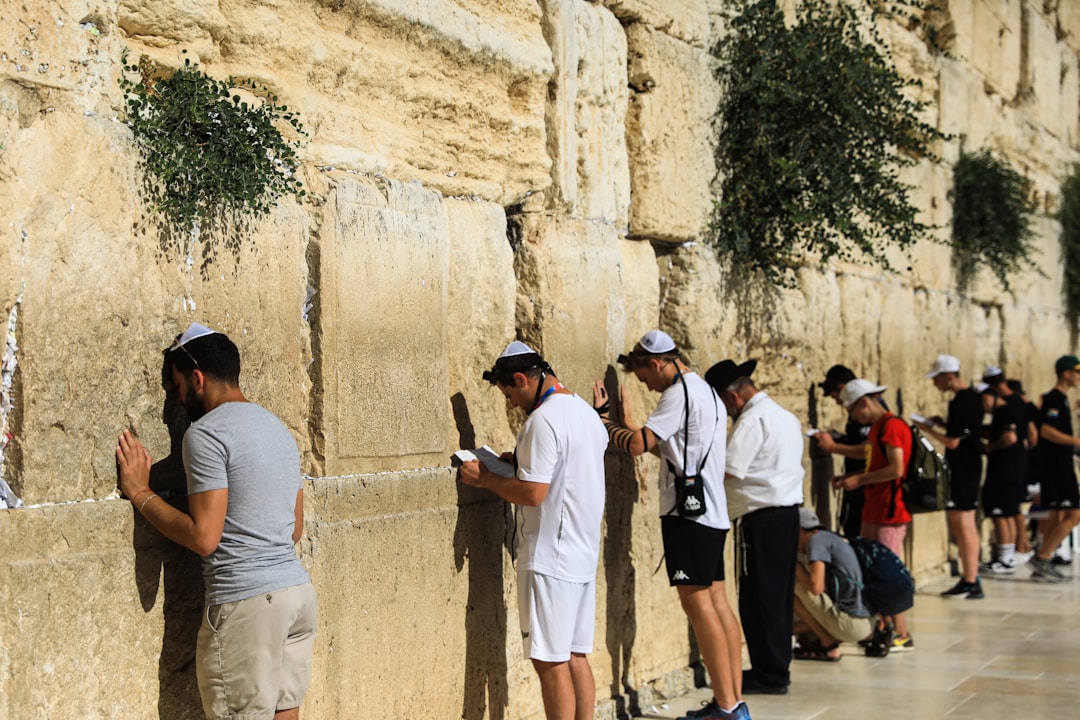 Die Westmauer: Heiligkeit und Geschichte in Jerusalem - The Western Wall | Secret World Trip Planner