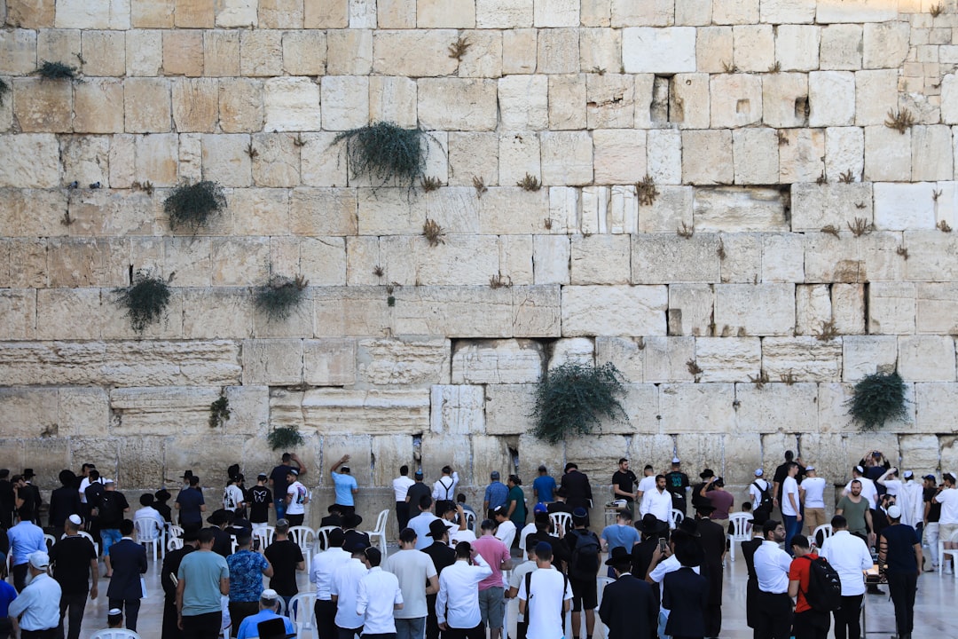 Die Westmauer: Heiligkeit und Geschichte in Jerusalem - The Western Wall | Secret World Trip Planner