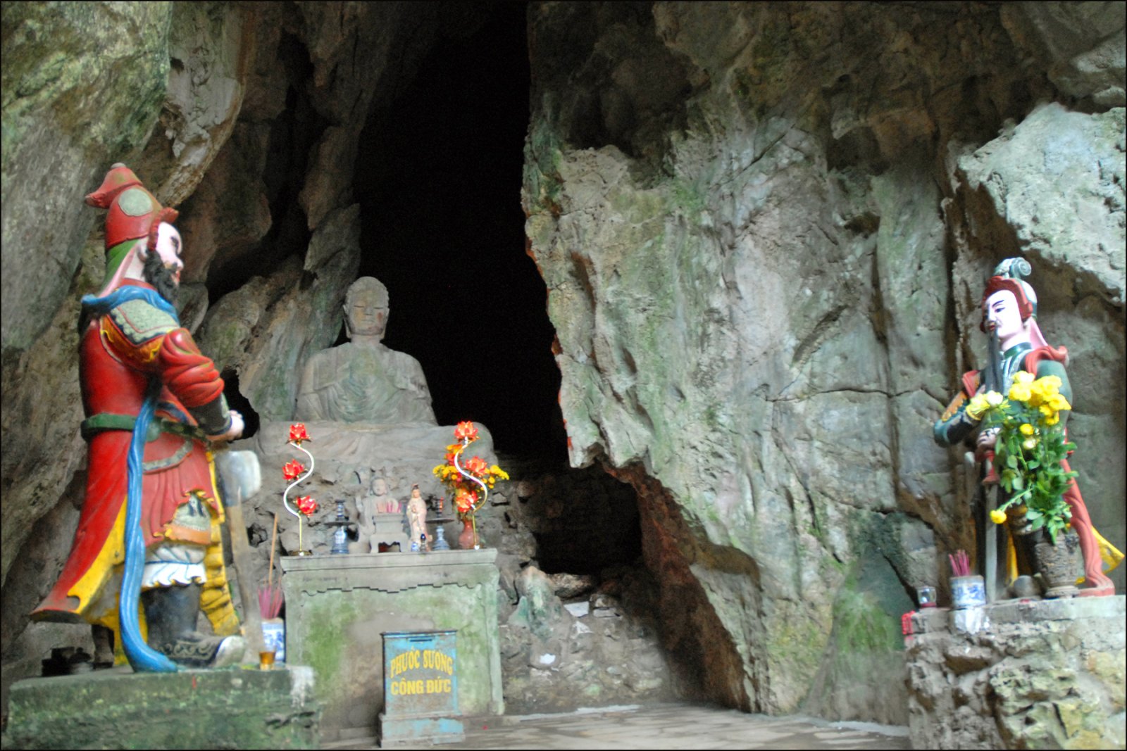 Scopri la Magia della Buddha Cave in Vietnam — Yen Son