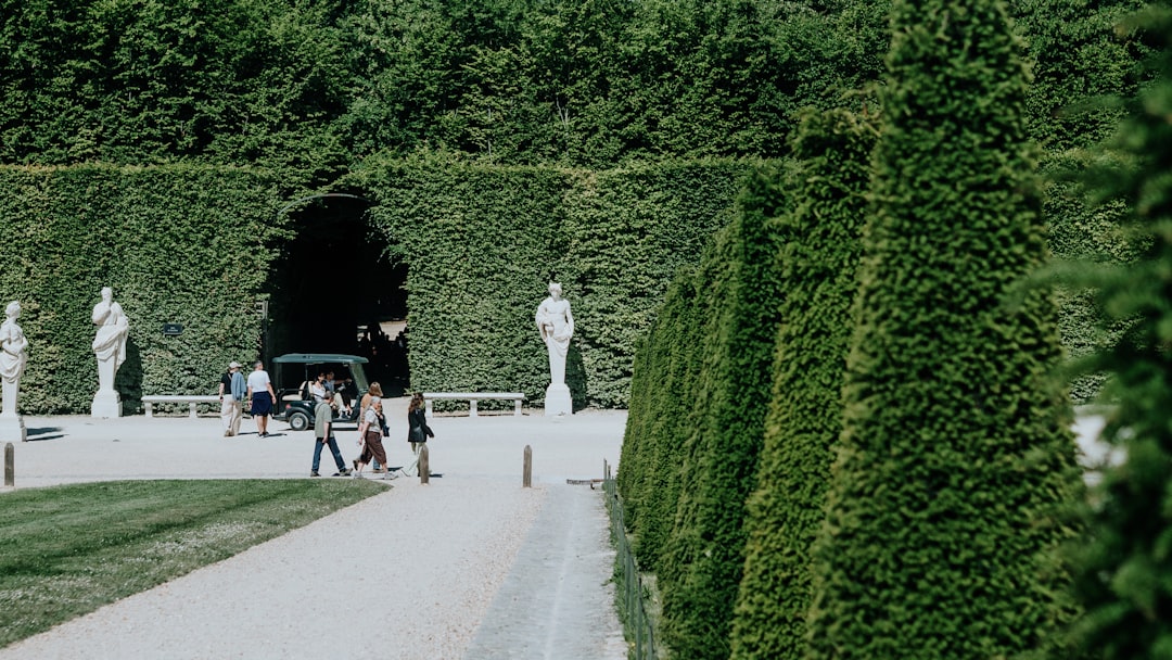 Gärten von Versailles: Ein Grünes Paradies - Place d'Armes | Secret World Trip Planner
