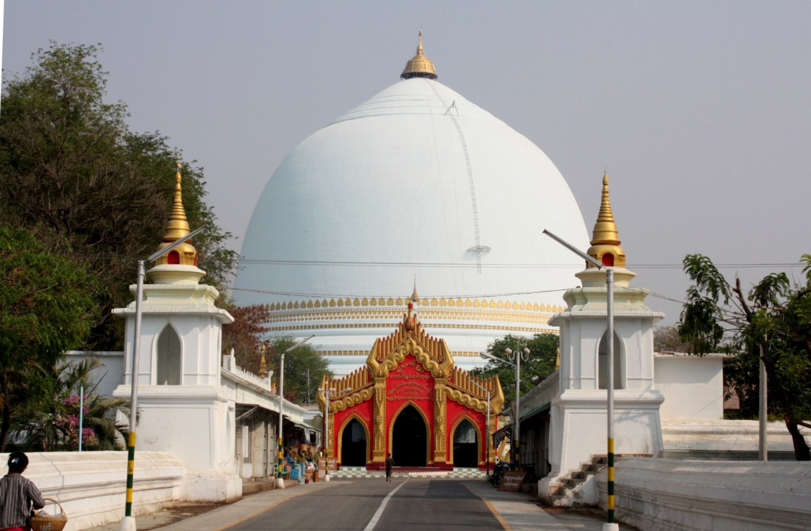 Discover the Kaunghmudaw Pagoda: Cultural Gem of Myanmar - စစ်ကိုင်းမြို့ | Secret World Trip Planner