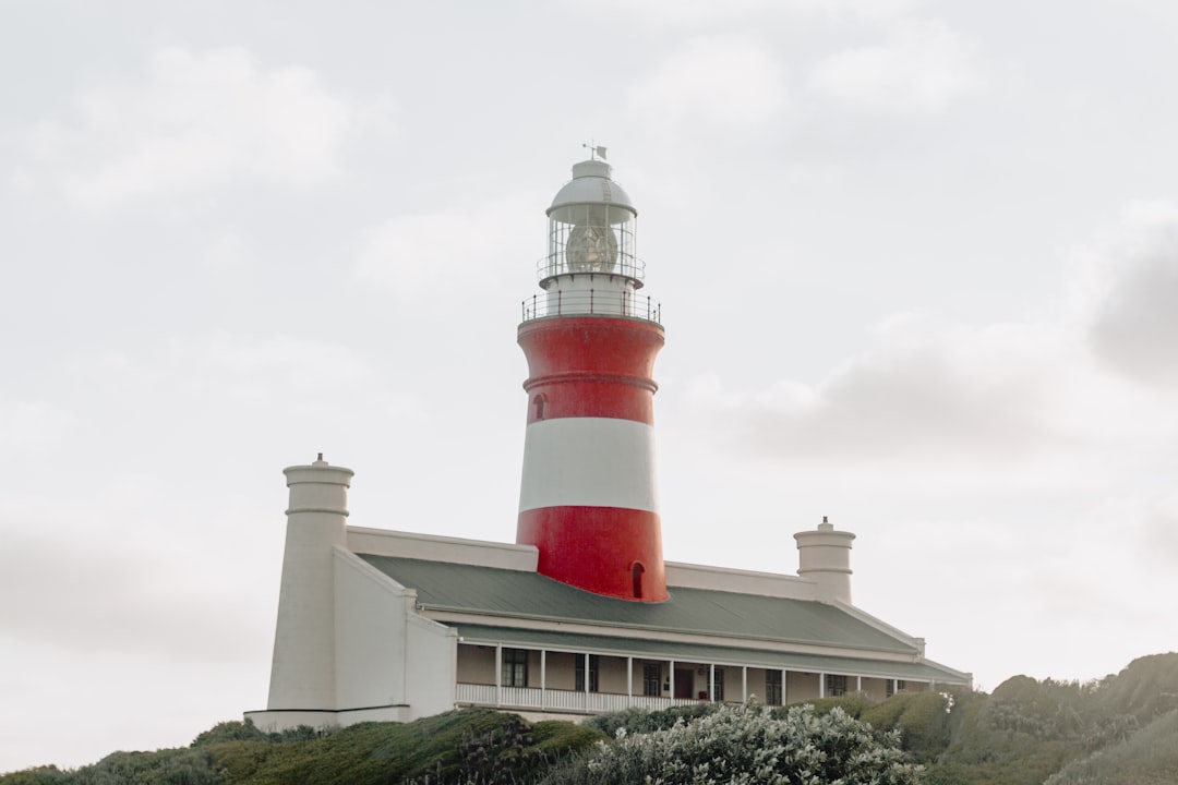 Kap Agulhas: Der Leuchtturm am Afrikas Extrempunkt — L'Agulhas
