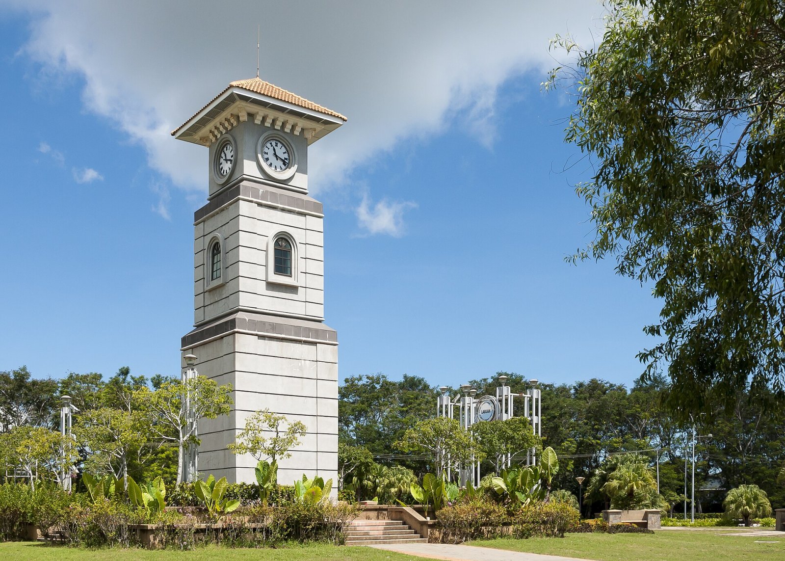 Scopri la Storia della Clock Tower in Malaysia - Kapit | Secret World Trip Planner
