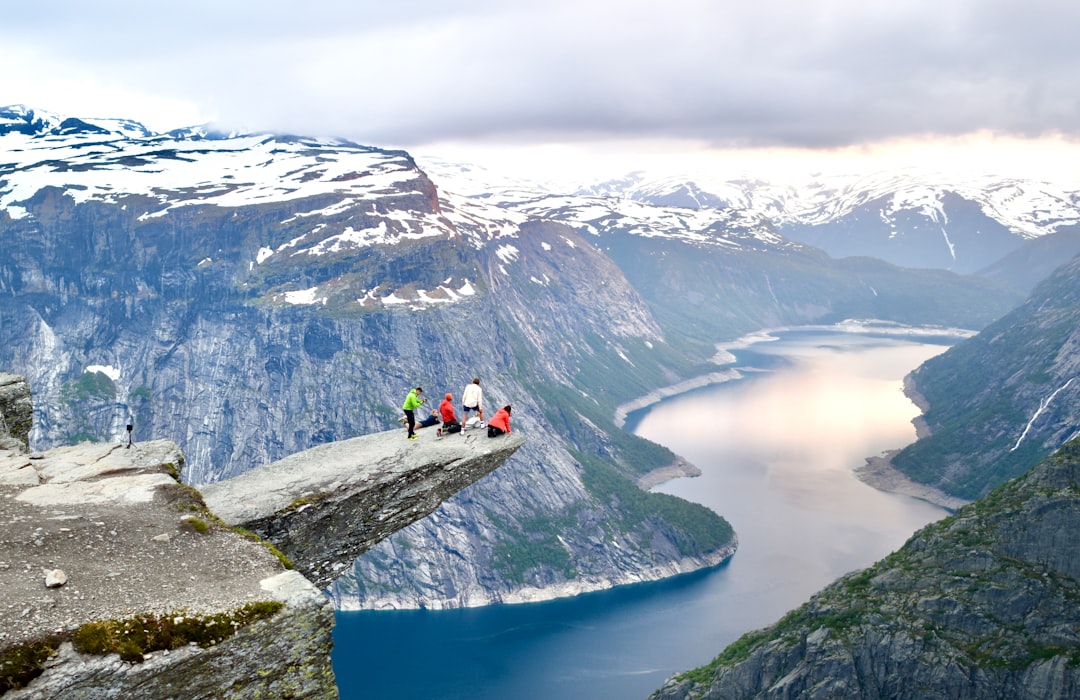 Trolltunga: der Felsenbogen 700m über dem Fjord - Skjeggedal 20 | Secret World Trip Planner