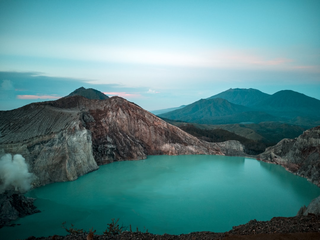 Cratere Ijen: il lago acido turchese di Giava Est — Kabupaten Banyuwangi