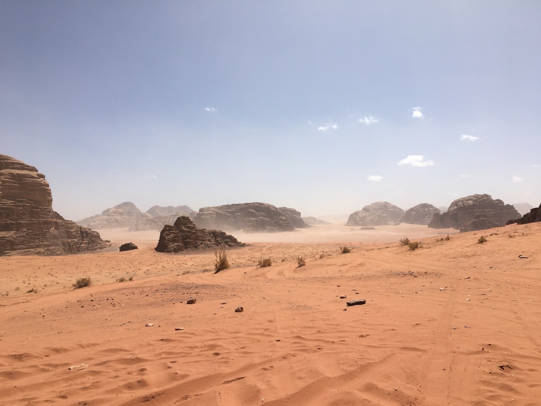 Wadi Rum: Der rote Ste desert in Jordanien - Wadi Rum Village | Secret World Trip Planner