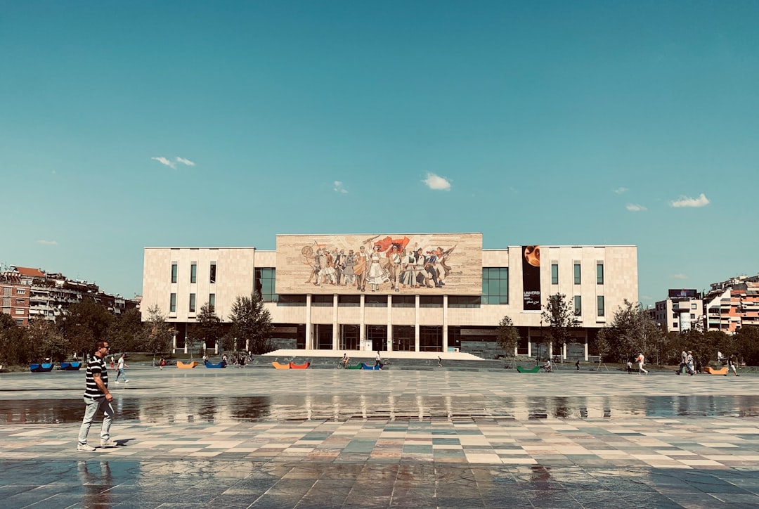 Besuch des Armeemuseums in Tirana: eine Reise durch die Geschichte — Tiranë