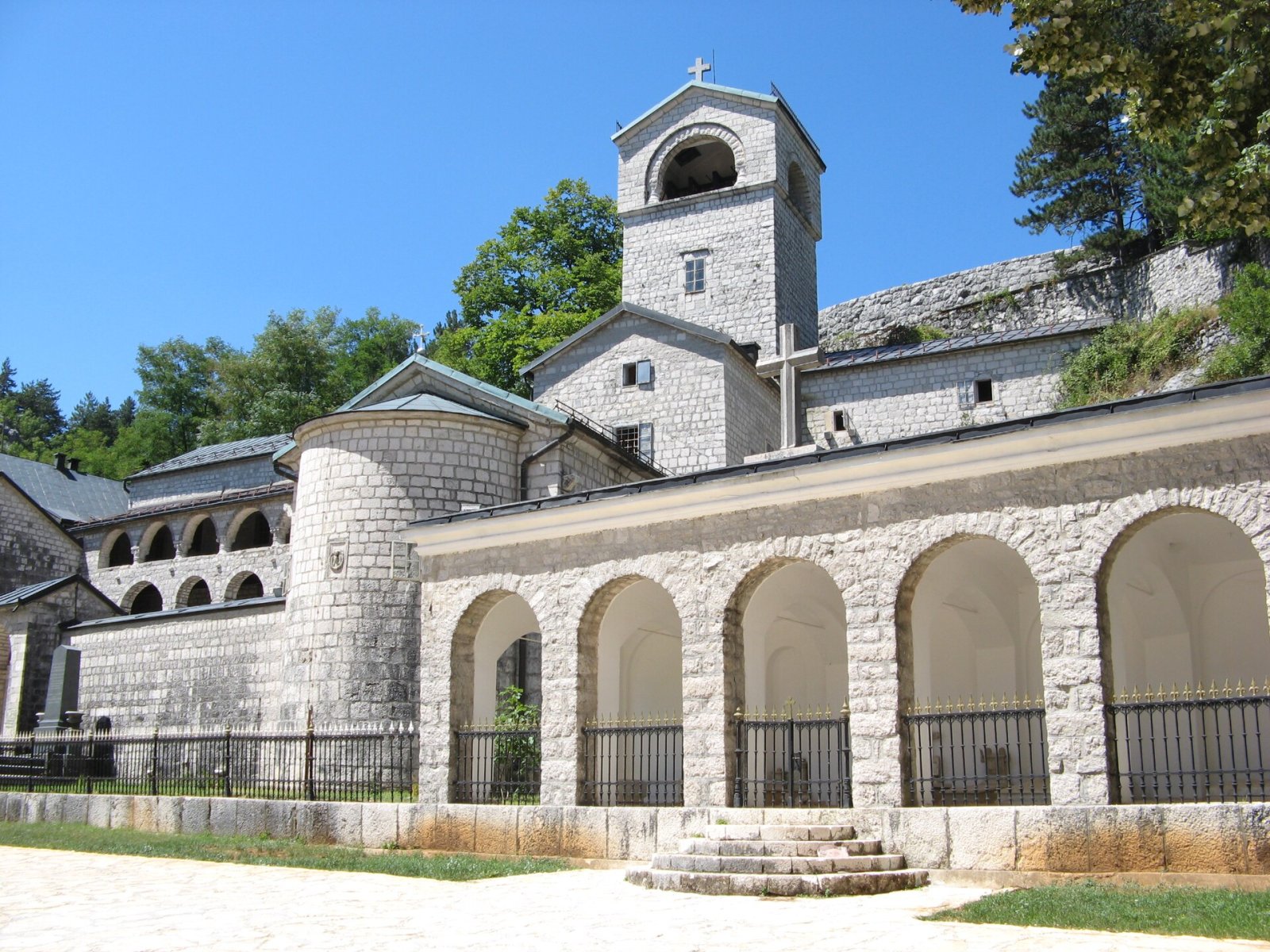 Cetinje Monastery: un gioiello culturale del Montenegro — Cetinje