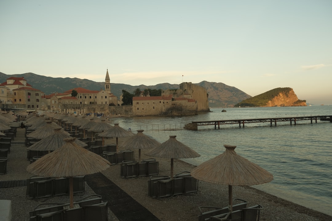 Scoprire la Moschea di Bregut a Ulcinj, Montenegro - Ulcinj | Secret World Trip Planner