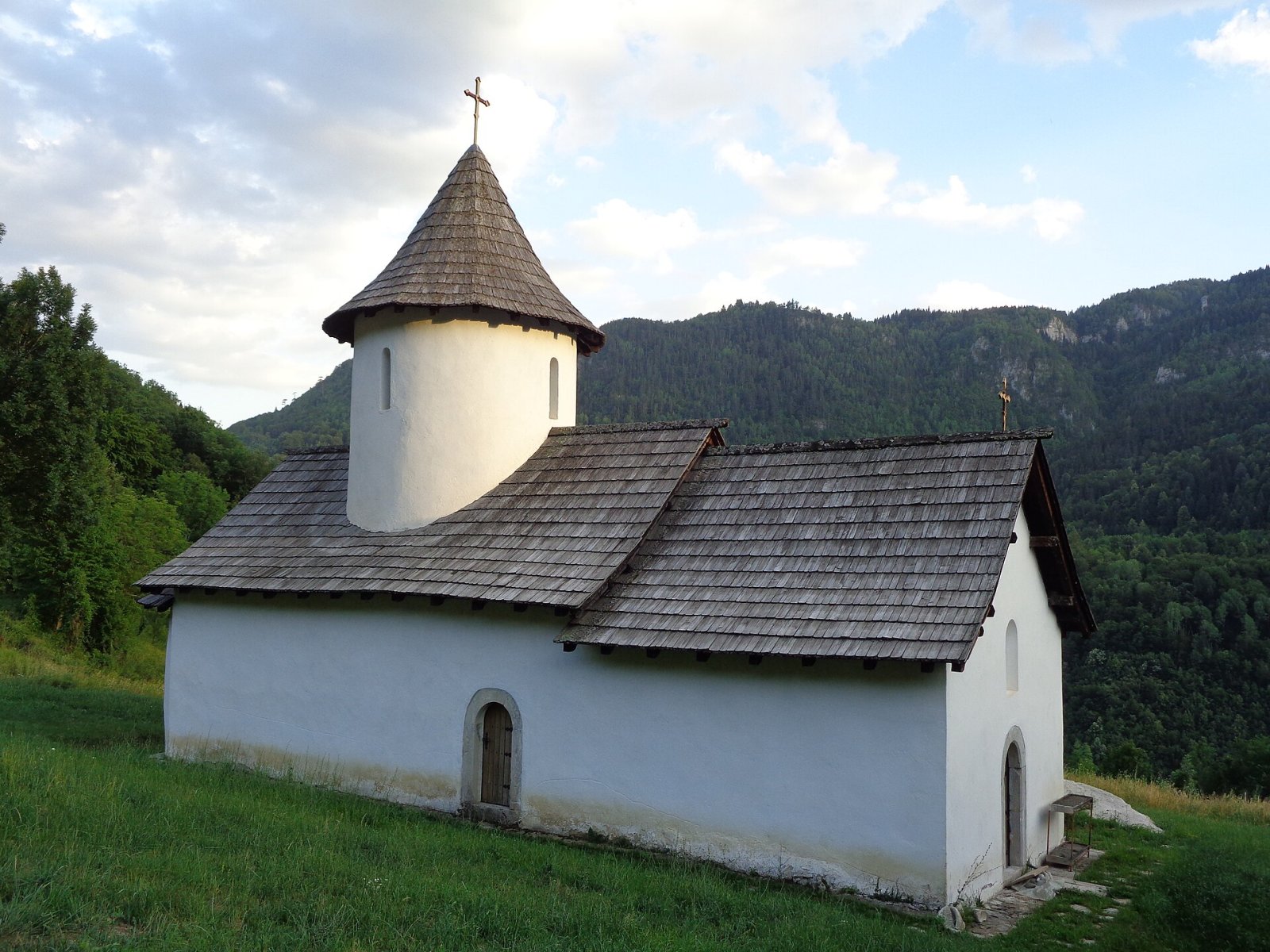 Entdecken Sie das Kloster Dovolja: Ein Juwel Montenegros — Kotlajići