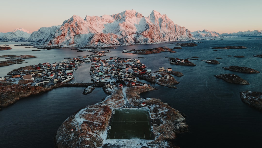 Henningsvær: Aurora and Wild Nature in Lofoten — Henningsvaer
