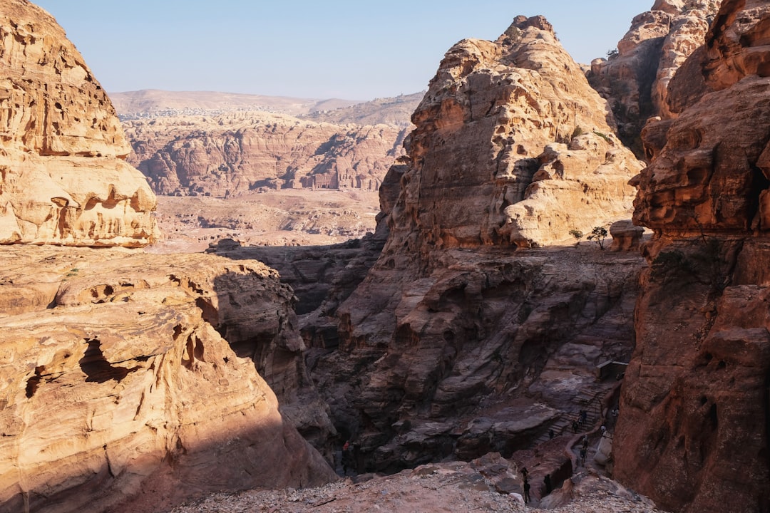 Khazali Canyon: Nabatäische Inschriften im Wadi Rum - GC9F+GP7 Area protetta Wadi Rum | Secret World Trip Planner