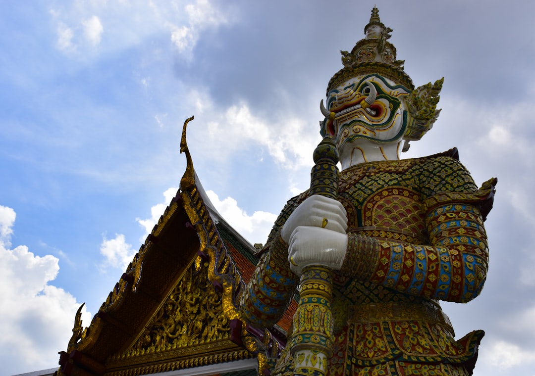 Entdecke Wat King Kaeo: ein kultureller Schatz in Thailand — Amphoe Bang Phli