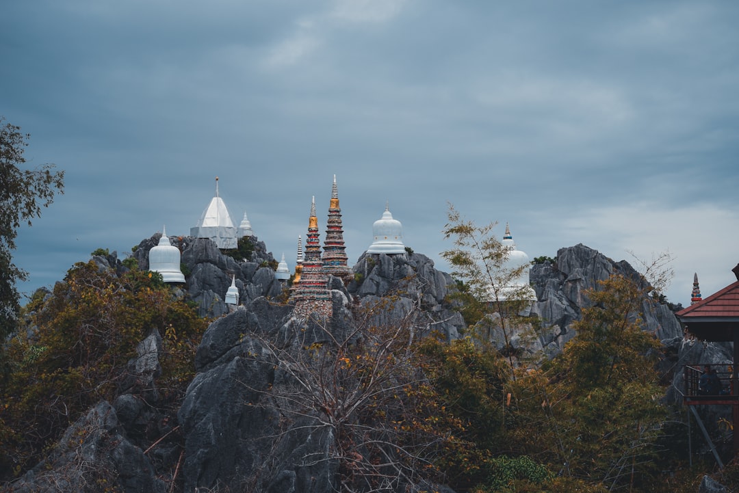 Scopri Wat Phu Tok: un tesoro culturale in Thailandia - Si Wilai District | Secret World Trip Planner