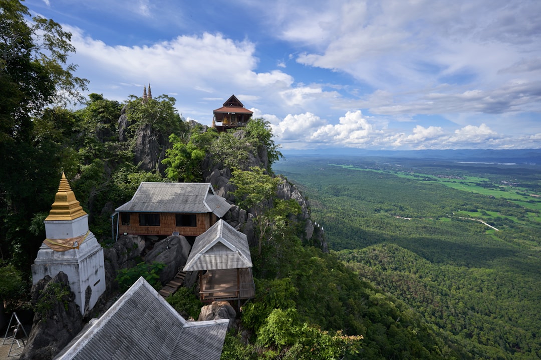 Entdecken Sie Wat Phu Tok: ein kulturelles Juwel in Thailand — Si Wilai District