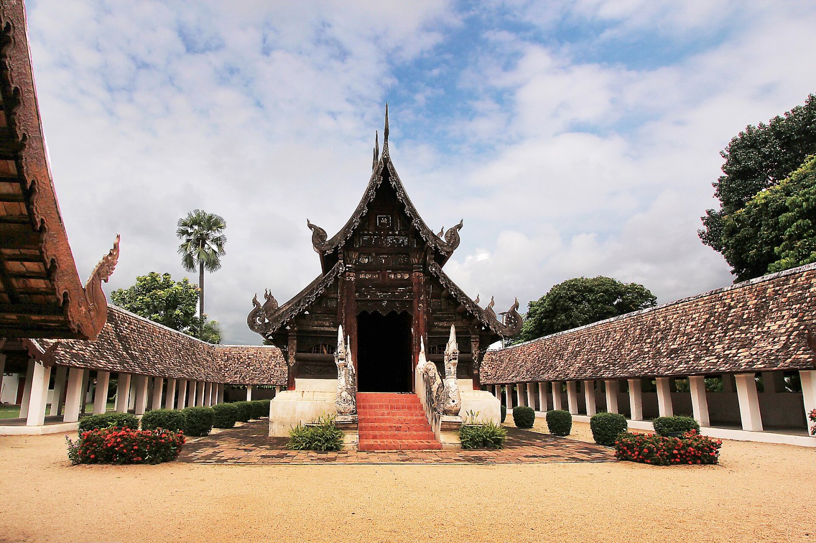 Entdecken Sie den Charme von Wat Ton Kwen, einem Juwel Thailands — Hang Dong District