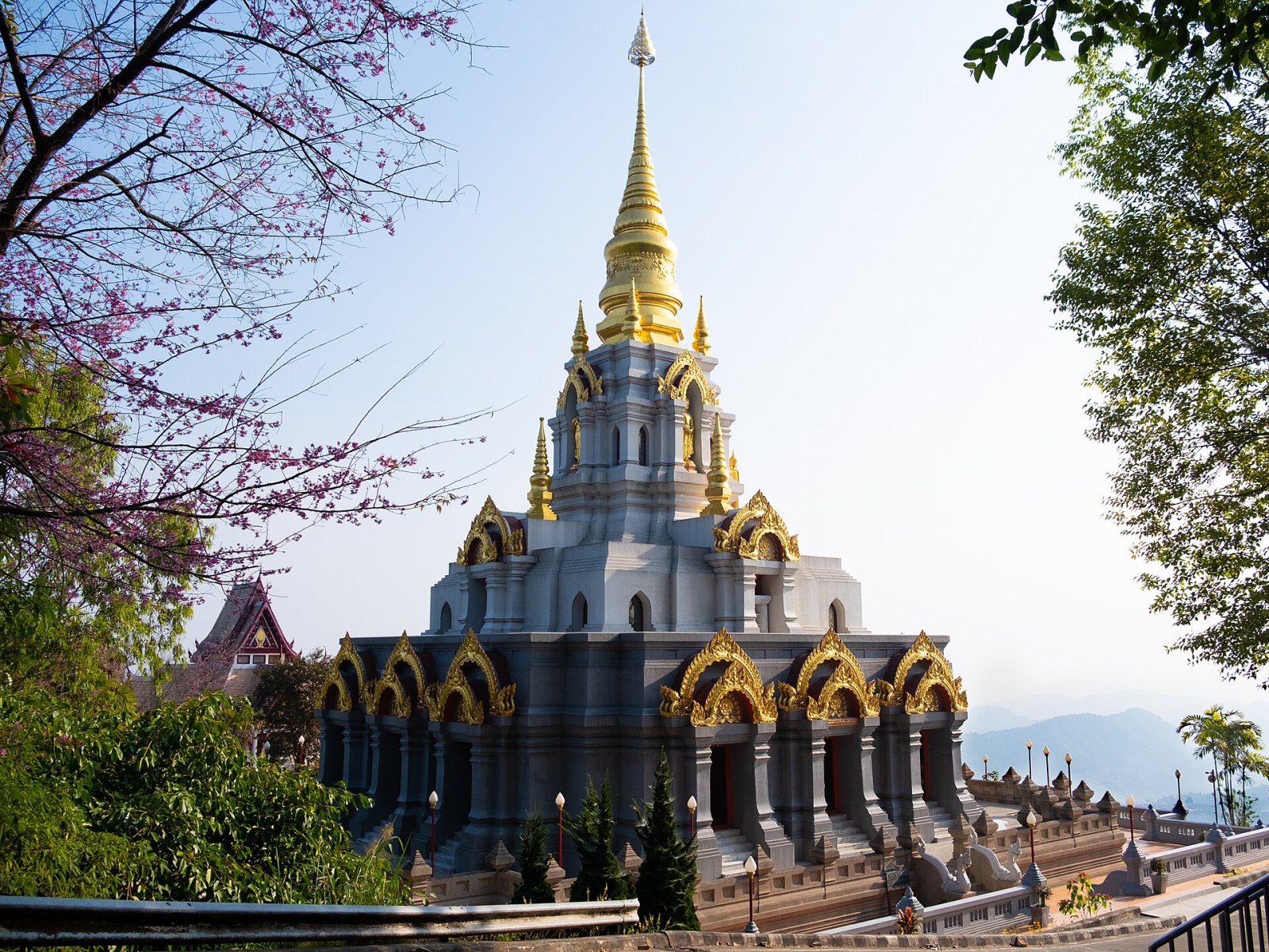 Wat Santikhiri entdecken: Ein kultureller Ort in Thailand — Mae Fa Luang District