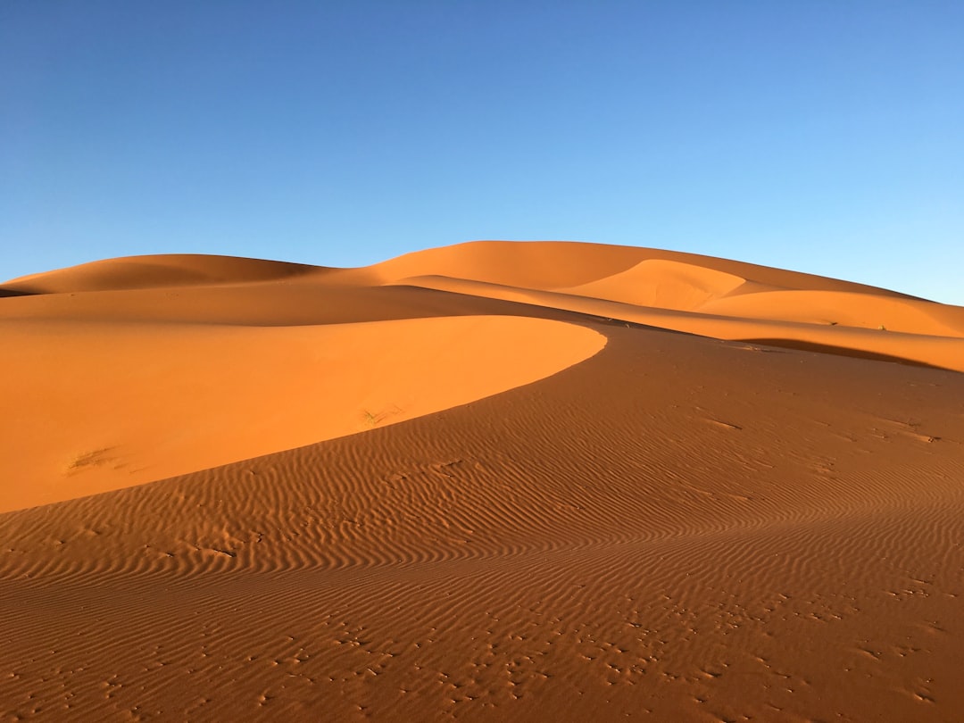 Erg Chebbi: Die orangen Dünen der marokkanischen Sahara — 423P+F6