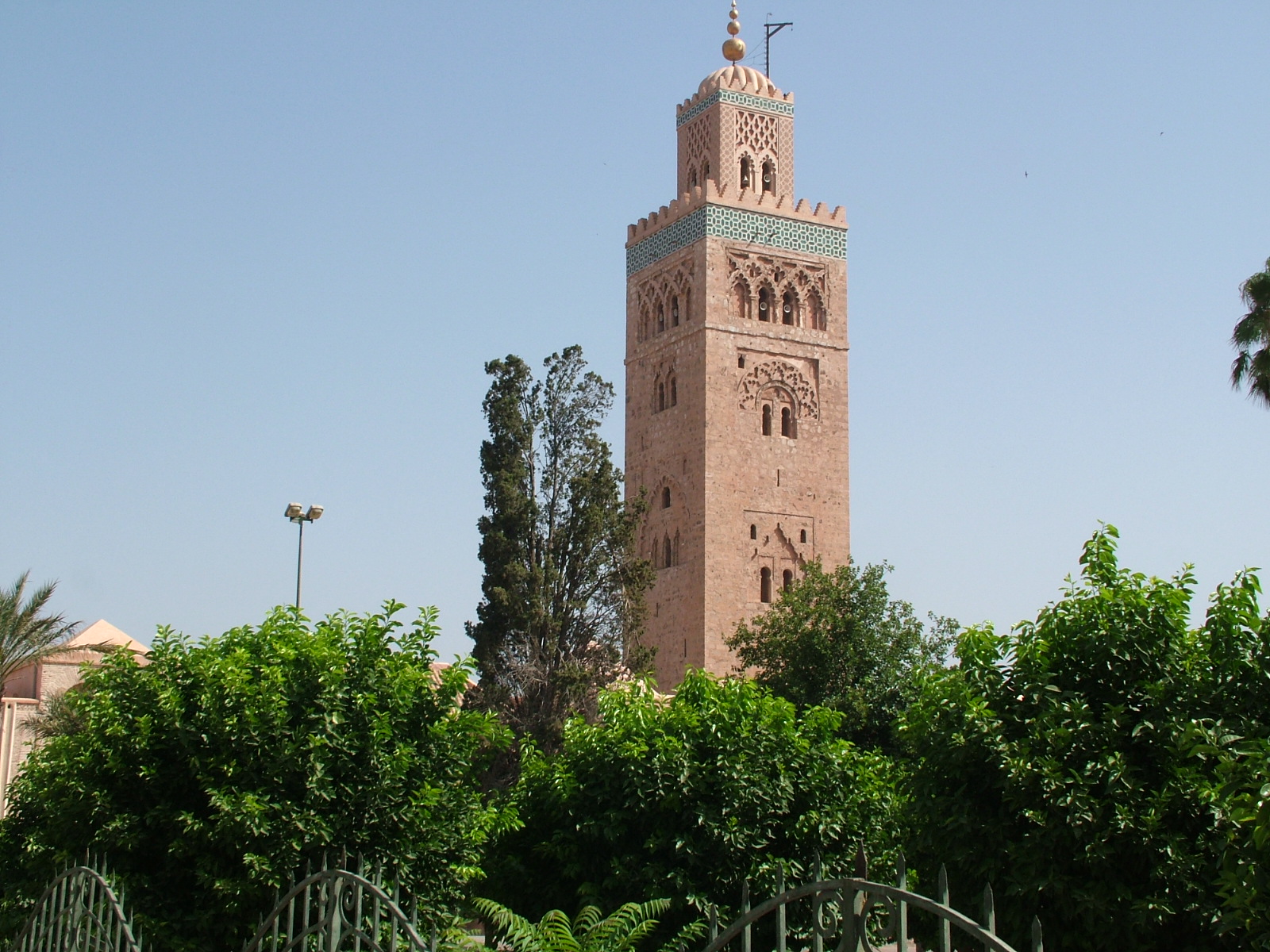 Scopri la bellezza delle moschee in Marocco - 3JJ7+83C | Secret World Trip Planner