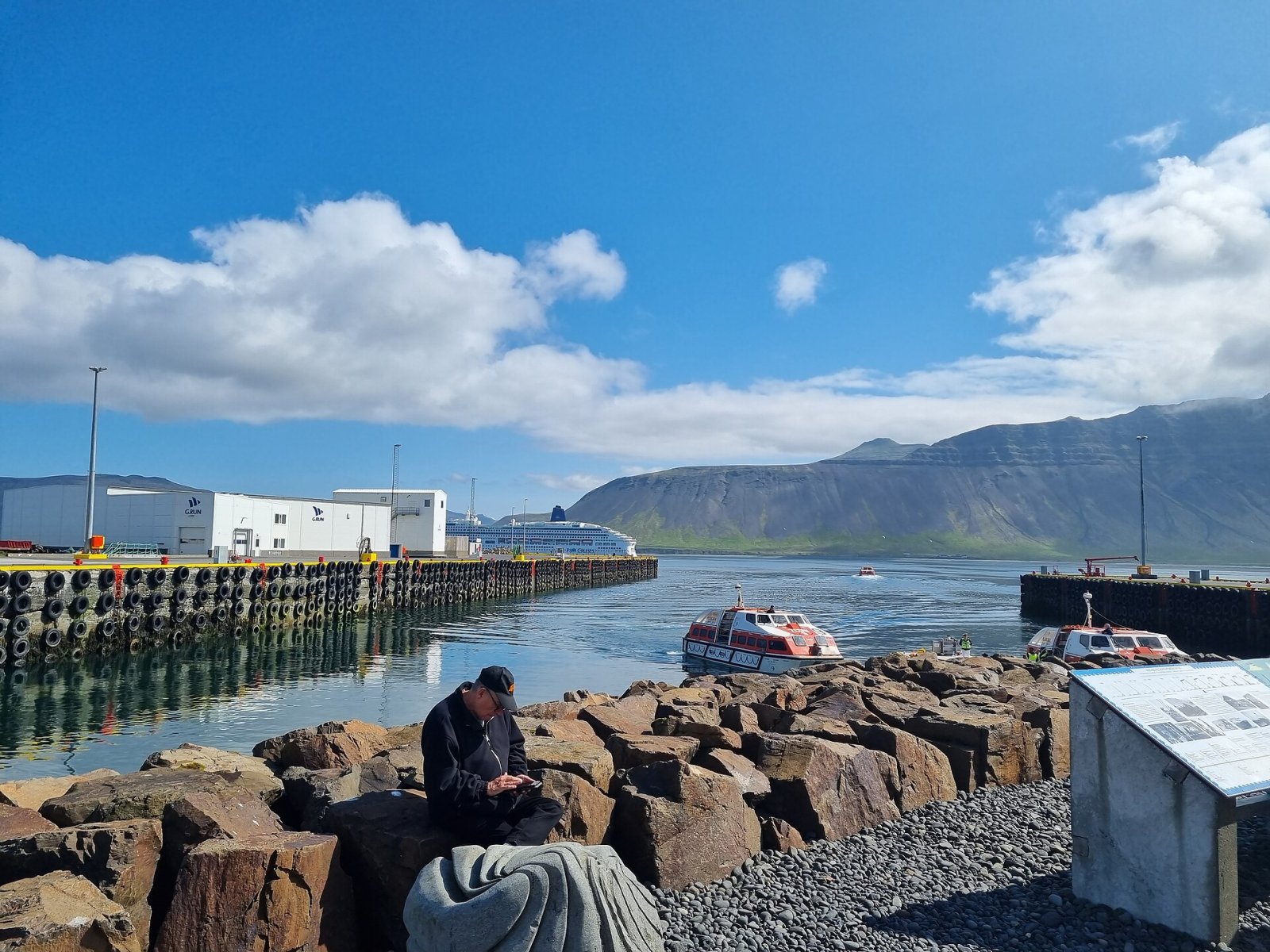 Entdecken Sie Grundarfjörður: ein Juwel im Westen Islands - WQG2+GC | Secret World Trip Planner