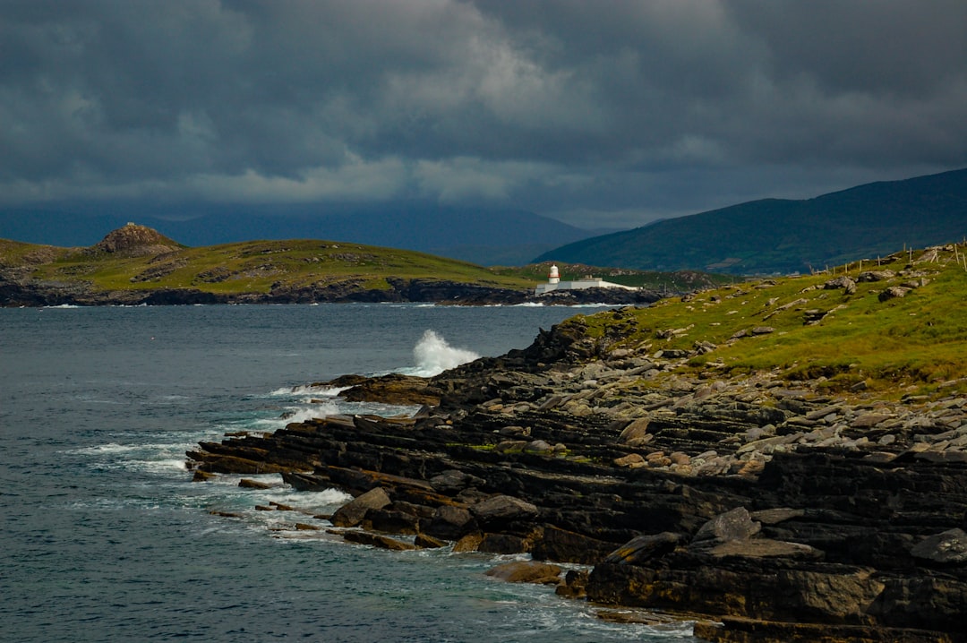 Entdecken Sie den Leuchtturm von Inisheer: Ein Juwel Irlands - Baile An Tsleibhe | Secret World Trip Planner