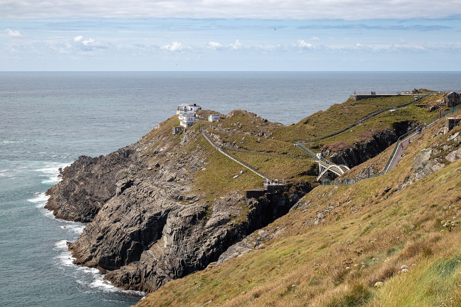 Mizen Head Lighthouse: Un Faro nel Cuore dell'Irlanda — Comeenavrick
