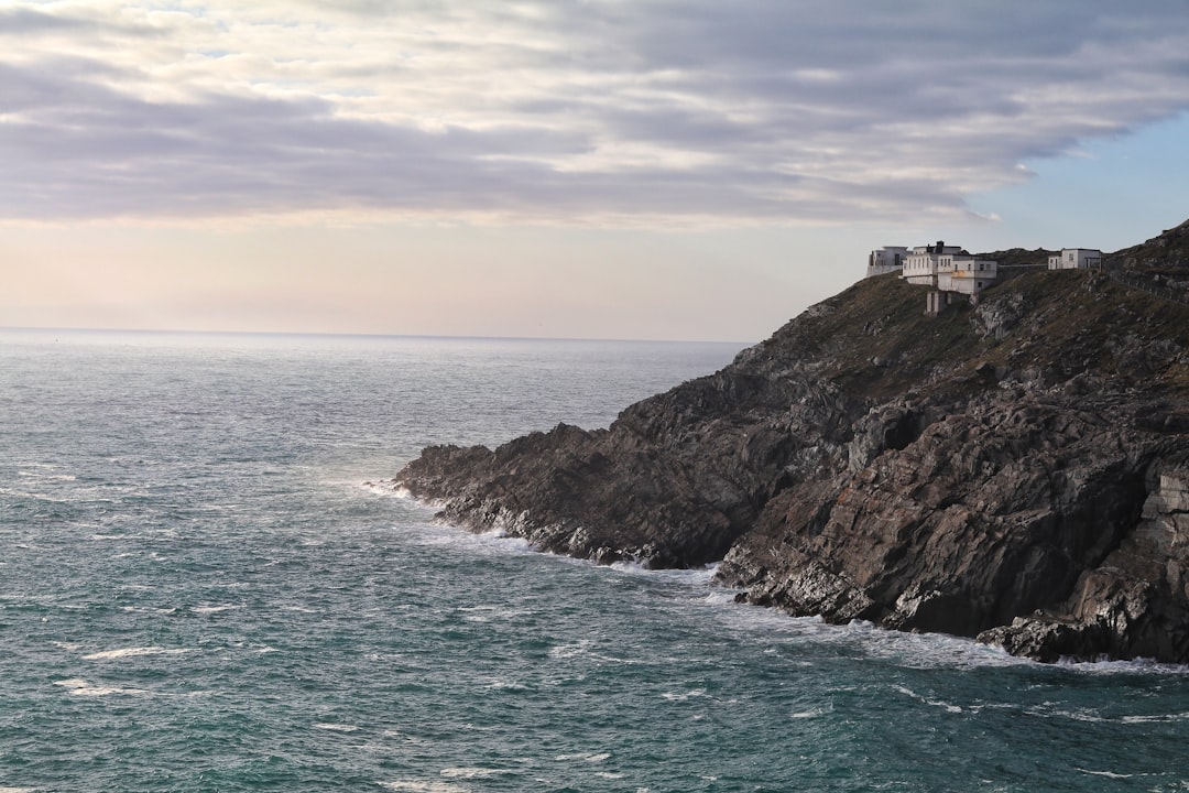 Mizen Head Lighthouse: Un Faro nel Cuore dell'Irlanda - Comeenavrick | Secret World Trip Planner