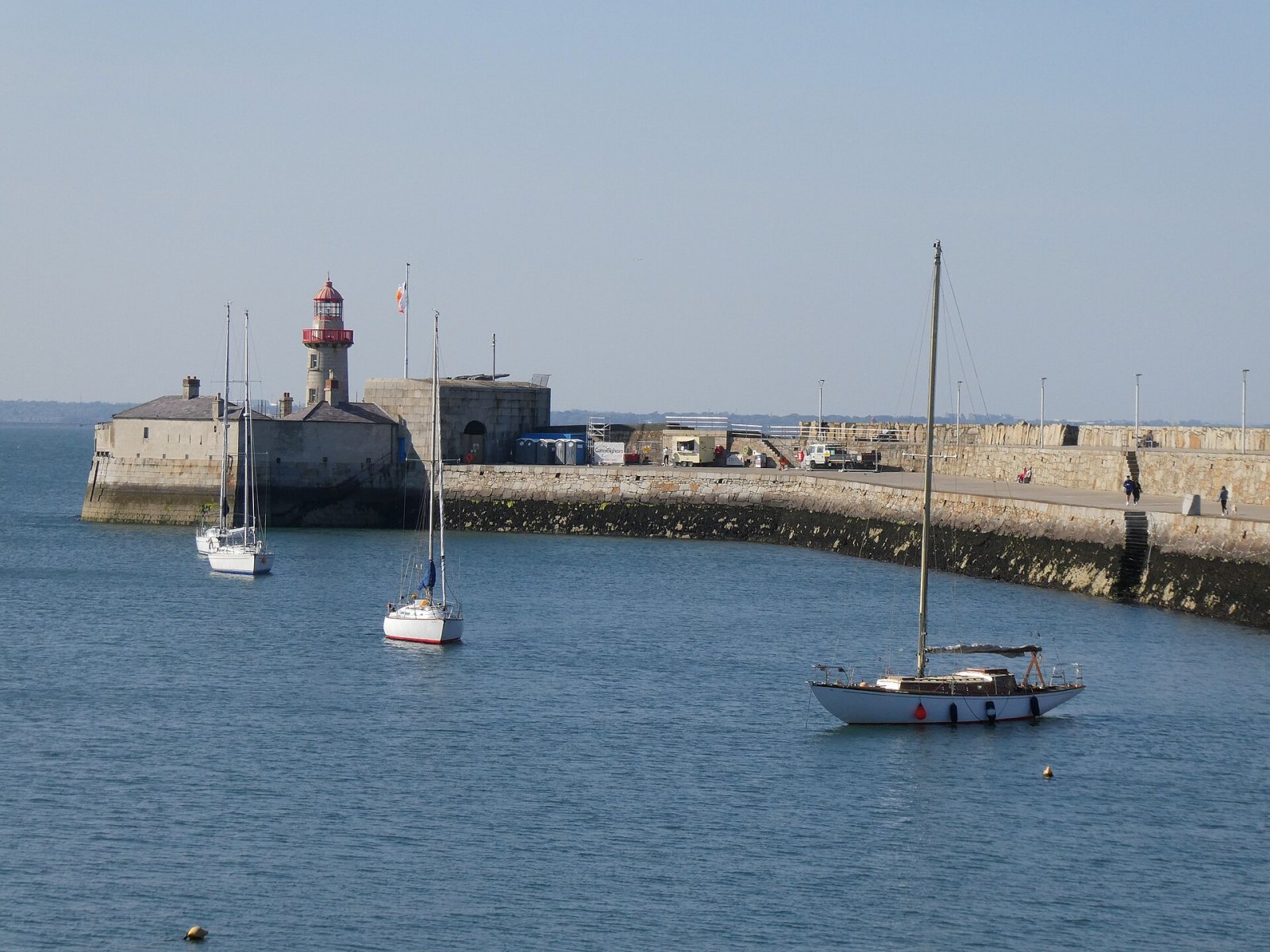 Entdecken Sie den Dun Laoghaire East Leuchtturm in Irland — Glasthule