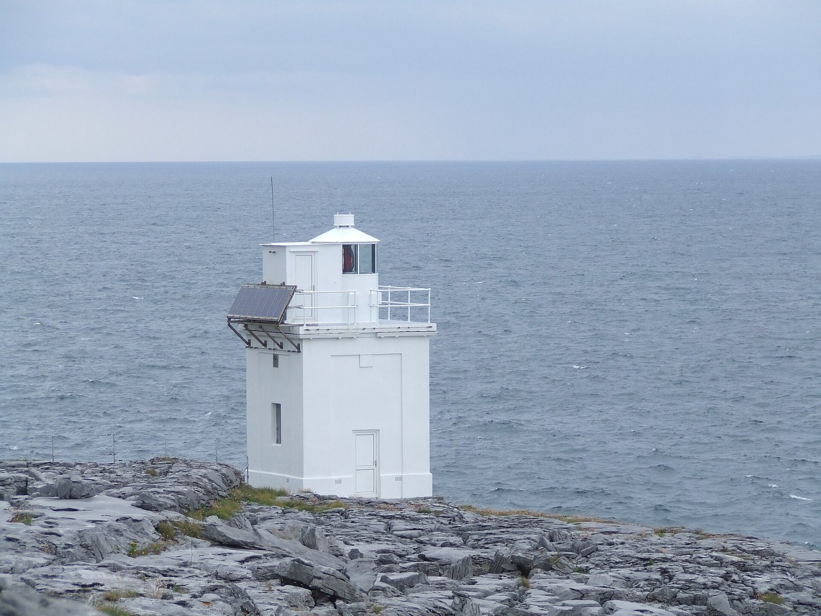 Entdecken Sie Black Head: Der Leuchtturm von Clare in Irland - Carnsefin | Secret World Trip Planner