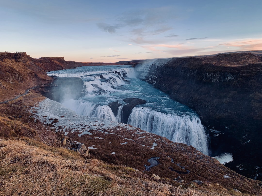 Gullfoss: Der Gletscherfall zwischen Regenbögen und Schluchten — 35
