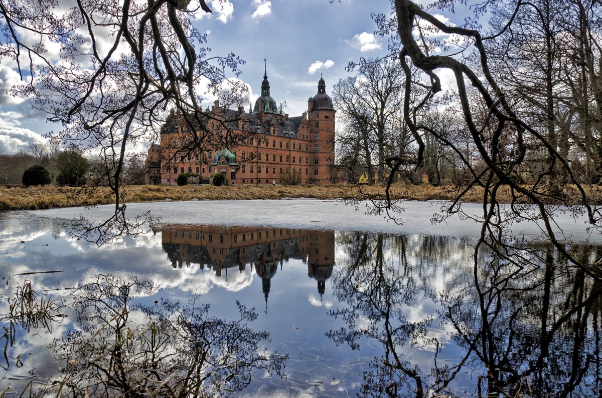 Vallø Slot: il castello rinascimentale danese sul fossato — Slotsgade 4