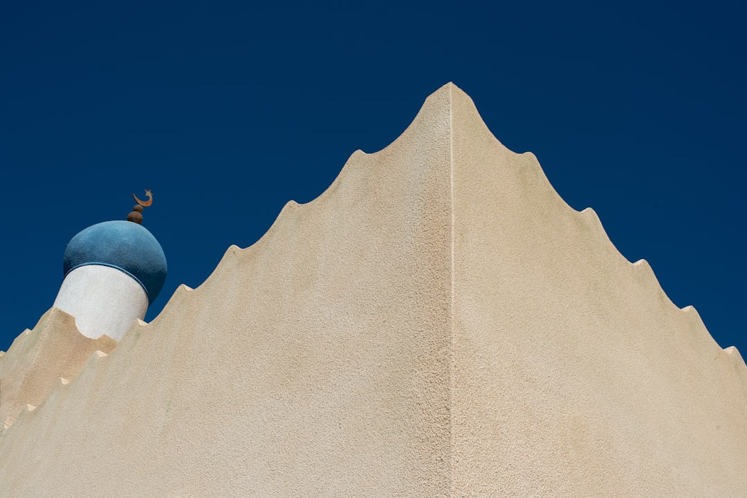 Entdecken Sie die Schönheit der Moschee in Oman - حفري الجنوبية | Secret World Trip Planner