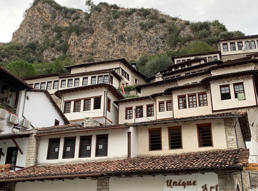 Scoprire la Contemporary Art Gallery in Albania: Un Viaggio nell'Arte Moderna - Shkodër | Secret World Trip Planner
