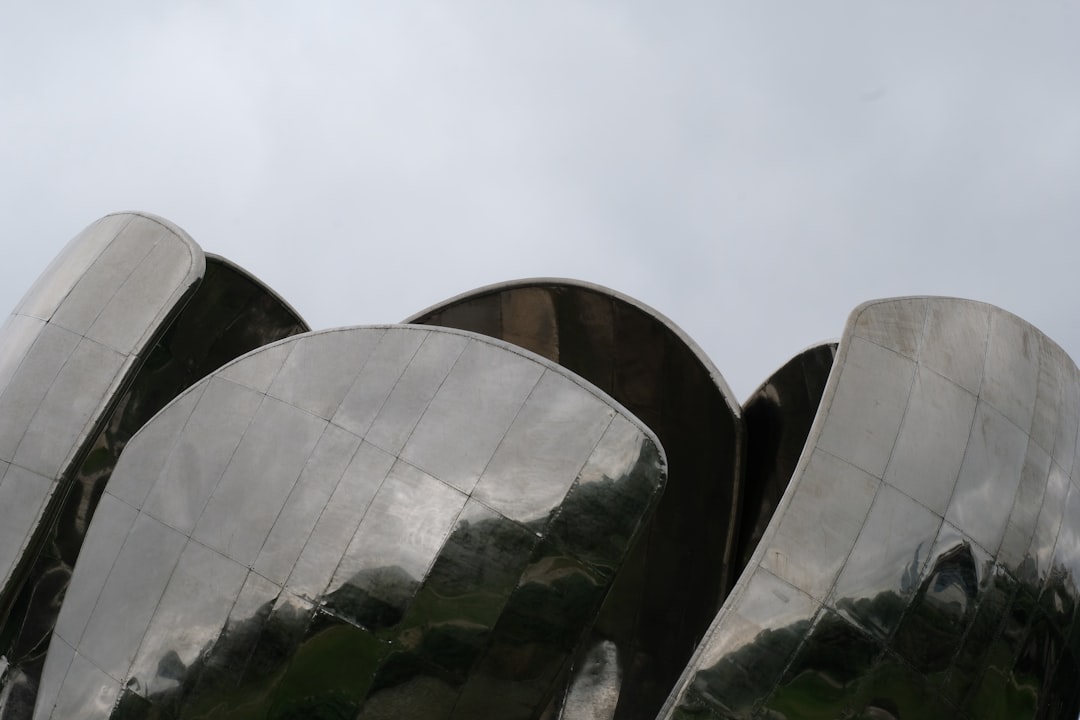 Floralis Genérica: Der Stahlblume von Buenos Aires — Av. Pres. Figueroa Alcorta 2301