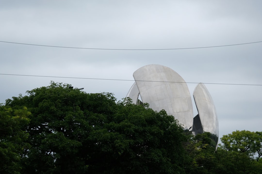 Floralis Genérica: Der Stahlblume von Buenos Aires - Av. Pres. Figueroa Alcorta 2301 | Secret World Trip Planner