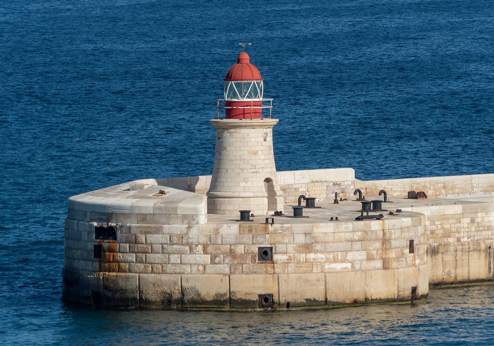 Entdecken Sie den Ricasoli-Leuchtturm: ein Juwel Maltas - VGXF+P5 Kalkara | Secret World Trip Planner