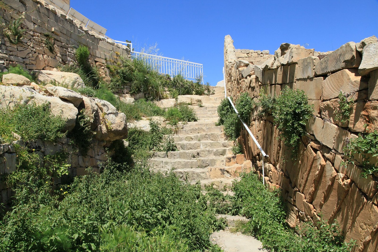 Scopri Il Maqluba: Un Tesoro Naturale di Malta - RFJ4+CMV | Secret World Trip Planner