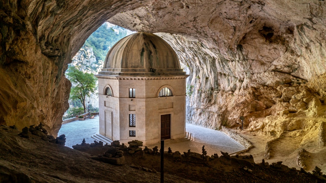 Clamouse Cave: White Crystals in Hérault's Heart — D4