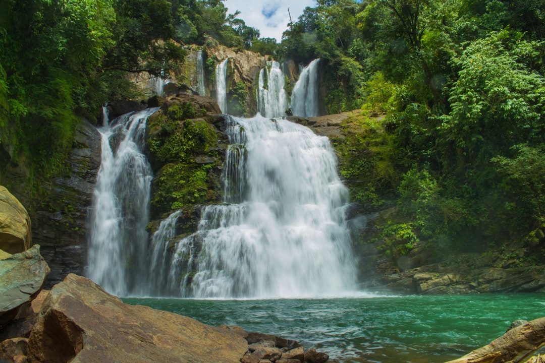 Cascate Nauyaca: Doppelsprung im costa-ricanischen Wald - Pérez Zeledón | Secret World Trip Planner