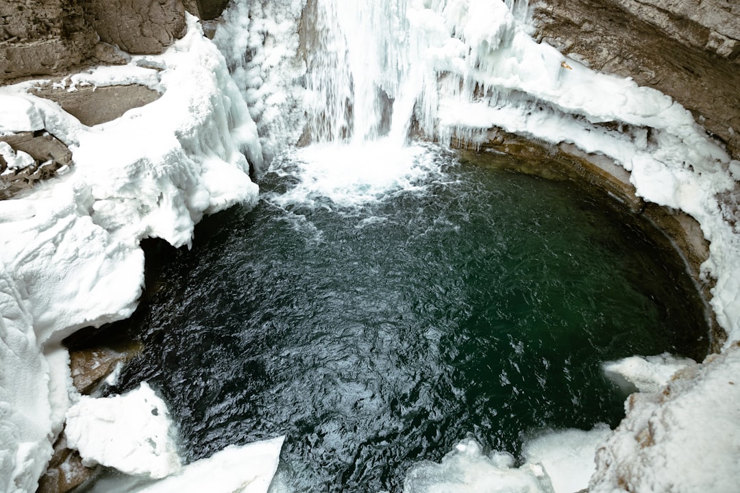 Johnston Canyon: Wasserfälle und Schluchten in den kanadischen Rockies - Improvement District No. 9 | Secret World Trip Planner