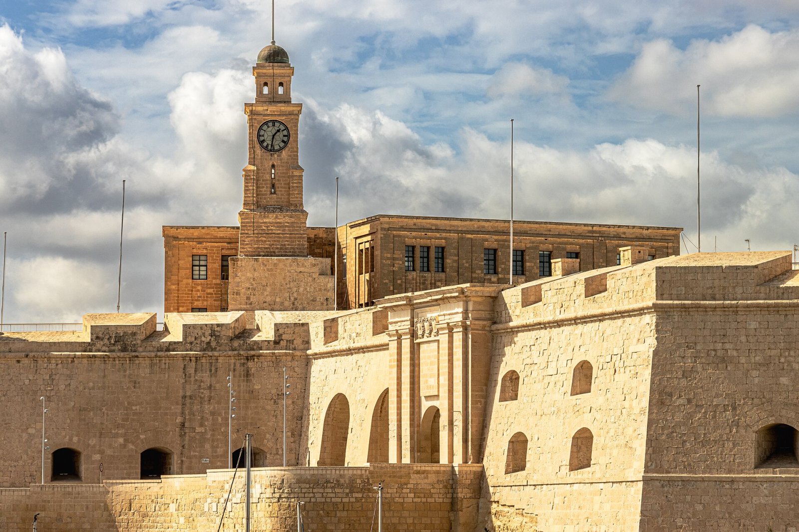 Entdecke Memories: Ein Musikalisches Erlebnis in Malta — 70 Triq Ball