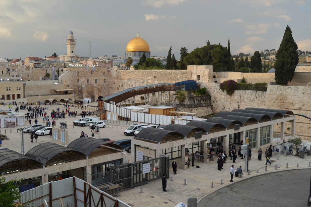 Israel Museum in Jerusalem: Kunst, Geschichte und die Schriftrollen - Derech Ruppin 11 | Secret World Trip Planner