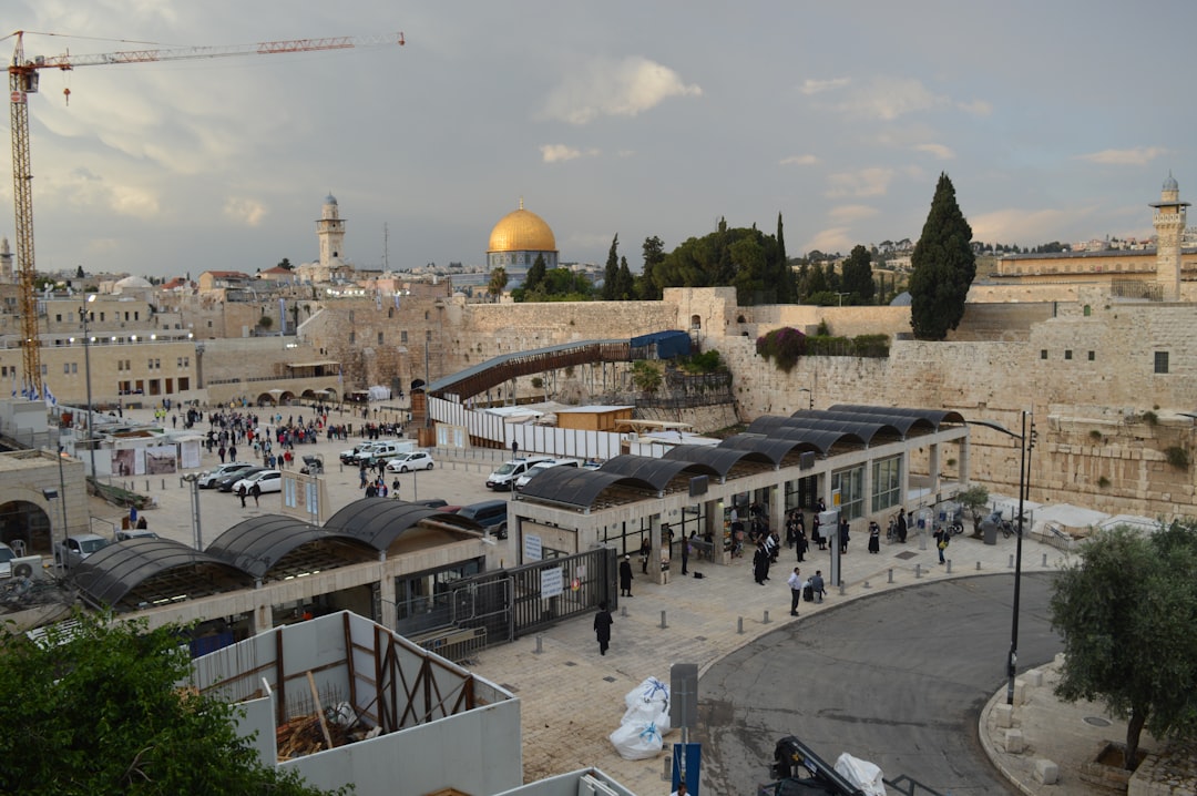 Israel Museum in Jerusalem: Kunst, Geschichte und die Schriftrollen - Derech Ruppin 11 | Secret World Trip Planner