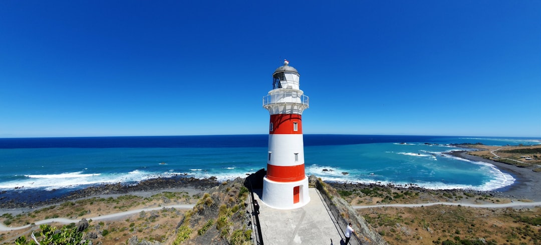 Cape Palliser Leuchtturm: Neuseelands ältester Leuchtturm - Cape Palliser 5772 | Secret World Trip Planner