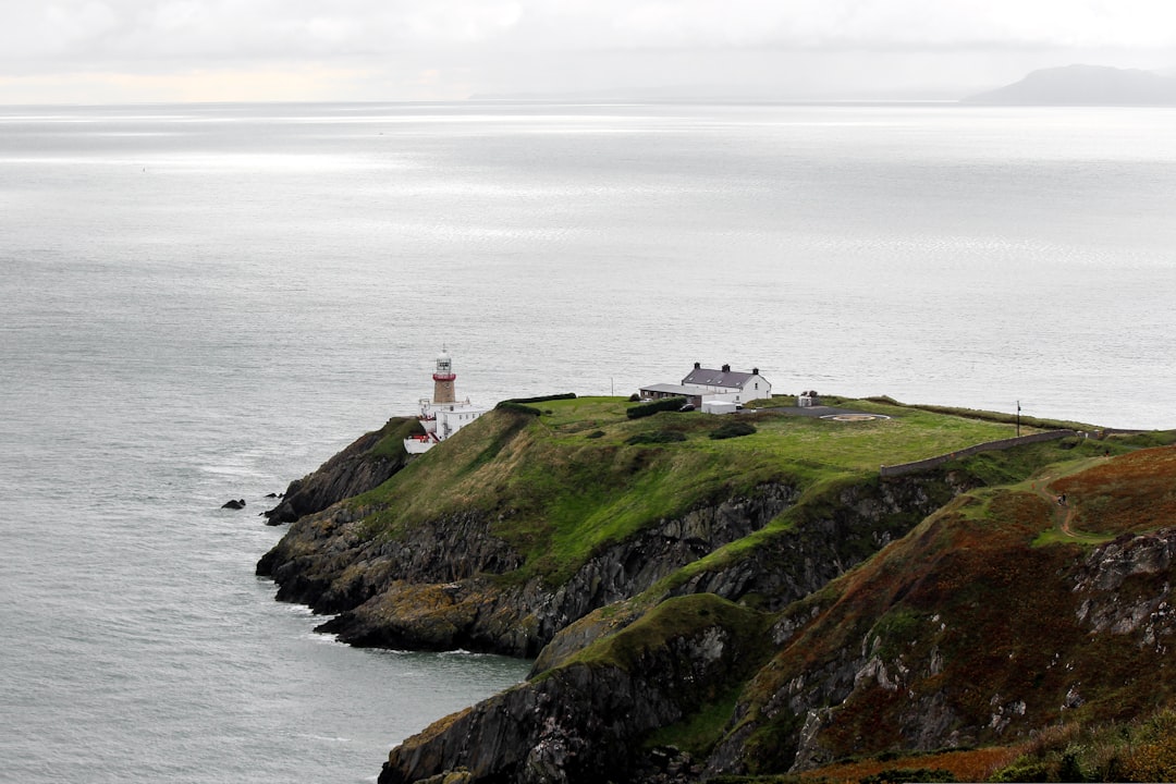 Strumble Head Leuchtturm: zwischen Delfinen und Klippen — Pencaer