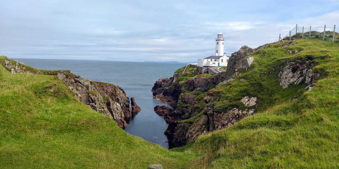 Strumble Head Leuchtturm: zwischen Delfinen und Klippen - Pencaer | Secret World Trip Planner