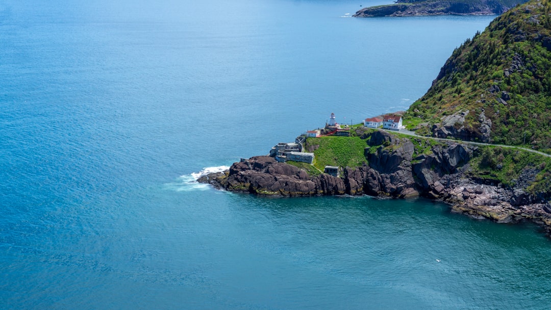 Strumble Head Leuchtturm: zwischen Delfinen und Klippen - Pencaer | Secret World Trip Planner