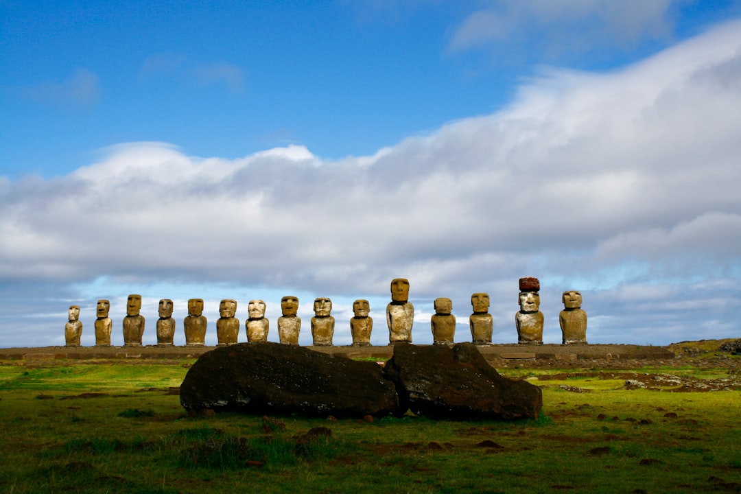 Ahu Tongariki: 15 Moai bei Sonnenaufgang auf Rapa Nui - Isola di Pasqua | Secret World Trip Planner
